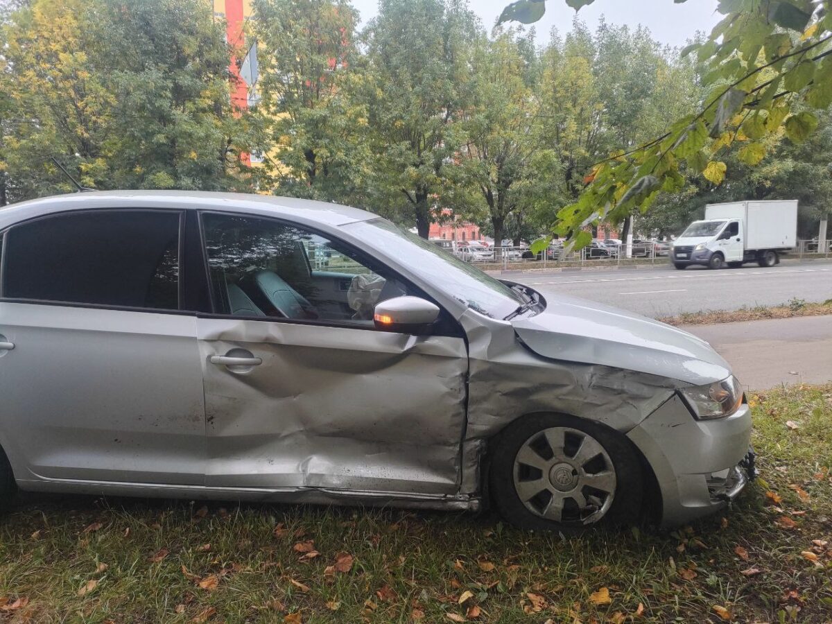 Молодой пассажир пострадал в столкновении двух иномарок в Твери