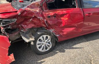 Пожилой мужчина пострадал в столкновении иномарки и КамАЗа в Тверской области