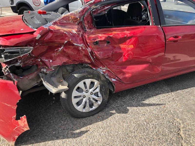 Пожилой мужчина пострадал в столкновении иномарки и КамАЗа в Тверской области