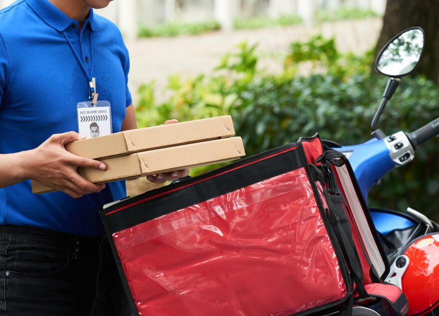 В Тверской области доставщик еды стал жертвой мошенников