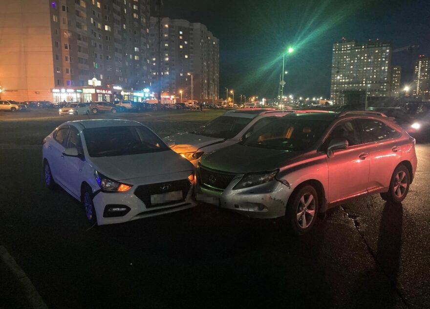 Водитель пострадал в тройном ДТП в Твери