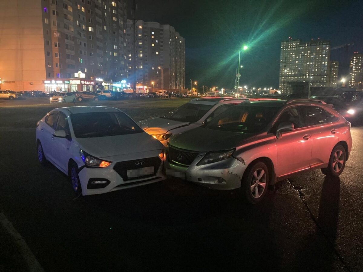 Водитель пострадал в тройном ДТП в Твери