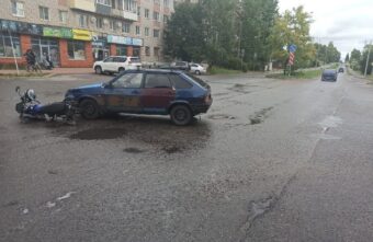 Водитель мопеда попал в больницу после столкновения с ВАЗом в Тверской области Водитель мопеда попал в больницу после столкновения с ВАЗом в Тверской области