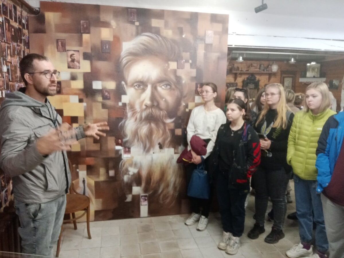 Гости молодежного фестиваля "Новолетие" под Тверью посетили музей гвоздарей