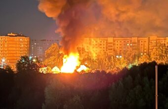 Ночью в Твери загорелся жилой дом в частном секторе Ночью в Твери загорелся жилой дом в частном секторе