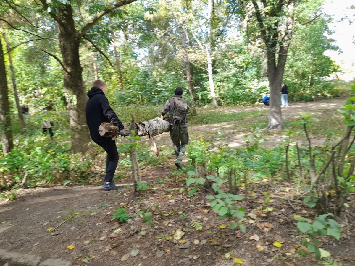 В Твери прошел субботник на территории поликлиники №1 городской больницы №6 В Твери прошел субботник на территории поликлиники №1 городской больницы №6
