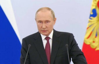 Россия будет защищать свою территорию всеми силами и средствами Россия будет защищать свою территорию всеми силами и средствами