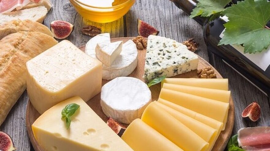 Известный врач-диетолог назвал самый полезный сыр