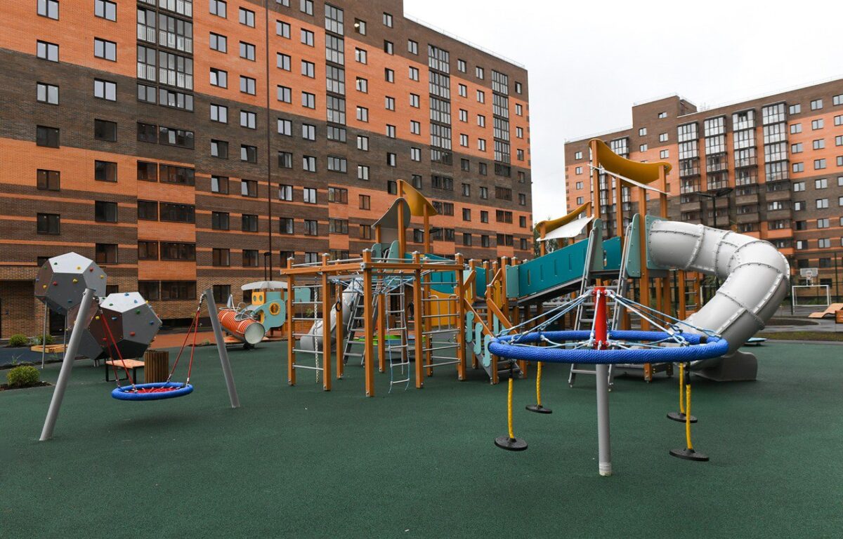 Игорь Руденя осмотрел новые дома для переселения жителей Морозовского городка в Твери