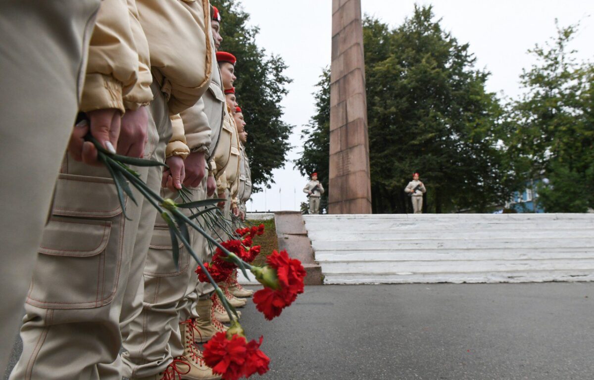 Губернатор Игорь Руденя в Кимрах почтил память воинов-освободителей