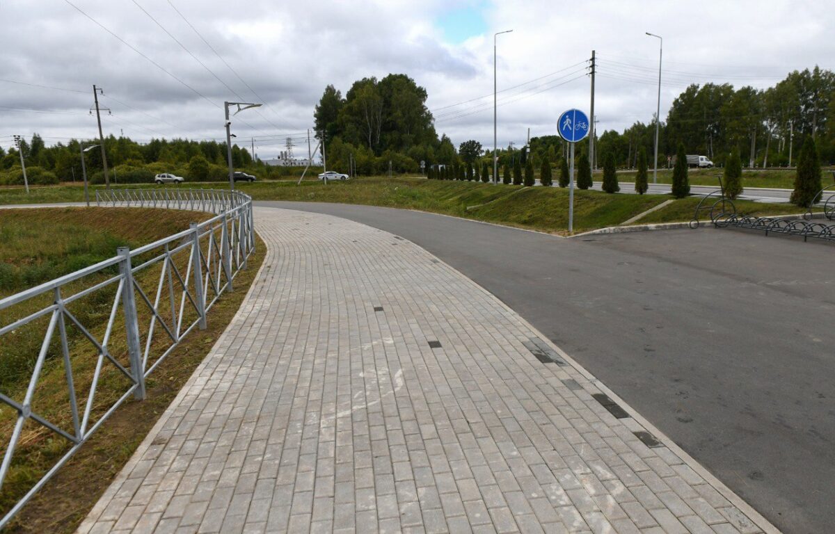 Игорь Руденя осмотрел велопешеходную  дорожку от Ржевского мемориала до железнодорожной станции