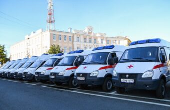 Игорь Руденя передал муниципалитетам Тверской области новые машины скорой медицинской помощи