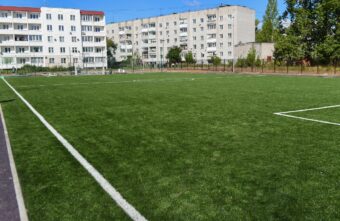 В школе №3 Осташкова завершается обустройство нового стадиона