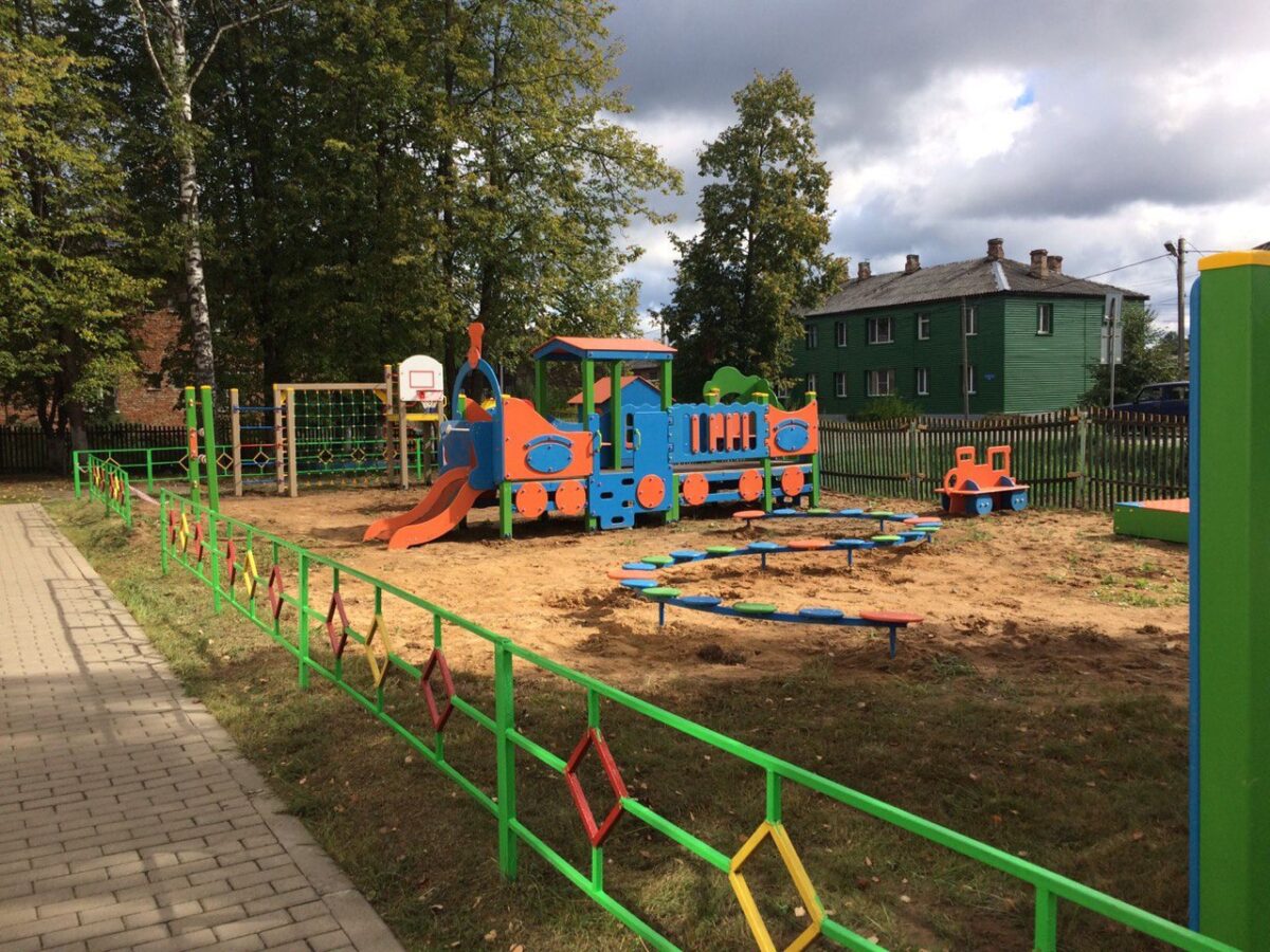 В детском саду «Солнышко» в Тверской области установили новую детскую игровую площадку