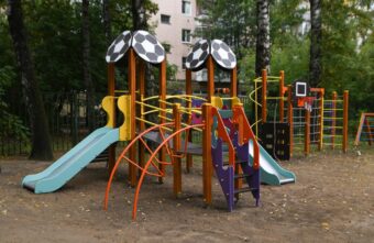 В детском саду №104 в Твери установили новую игровую площадку