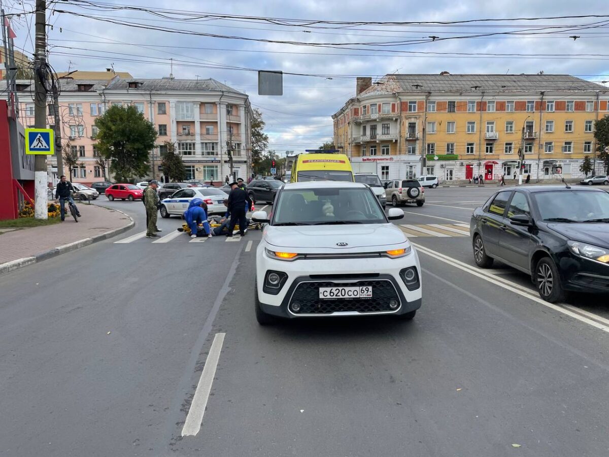 В Твери машина сбила женщину на самокате | ТОП Тверь новости