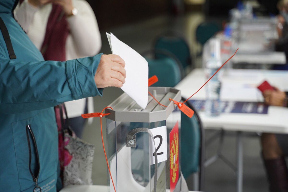 Прибывшие в Тверь жители ЛДНР, Запорожской и Херсонской областей проголосовали на референдумах