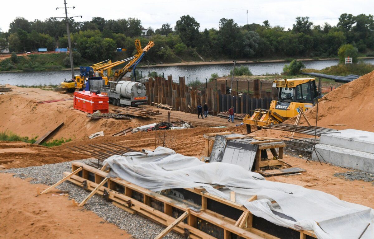 Губернатор Игорь Руденя проинспектировал строительство Западного моста и ДОКБ в Твери