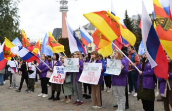 «Своих не бросаем»: В Твери прошел митинг в поддержку референдума «Своих не бросаем»: В Твери прошел митинг в поддержку референдума