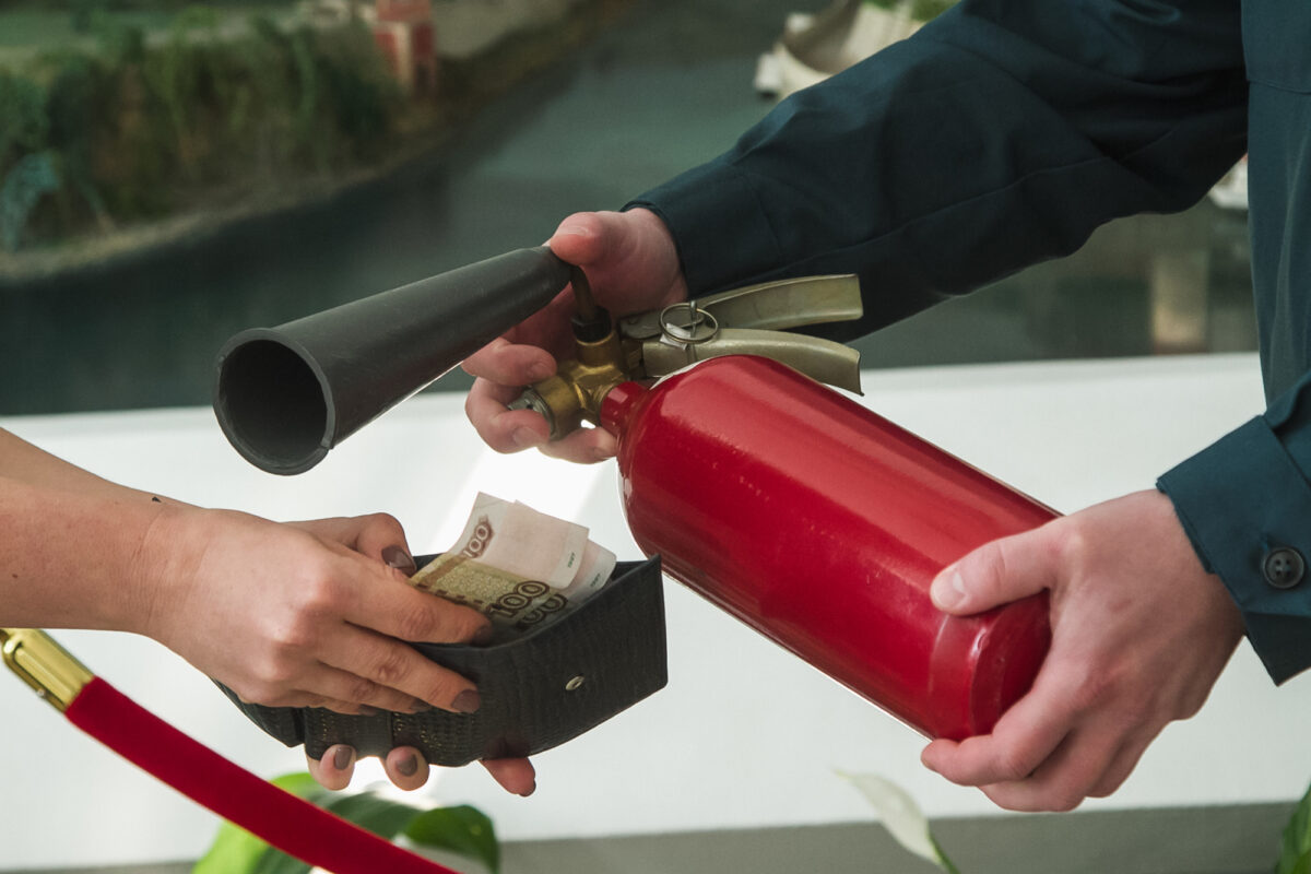 Жителей Тверской области пытаются обмануть на огнетушителях