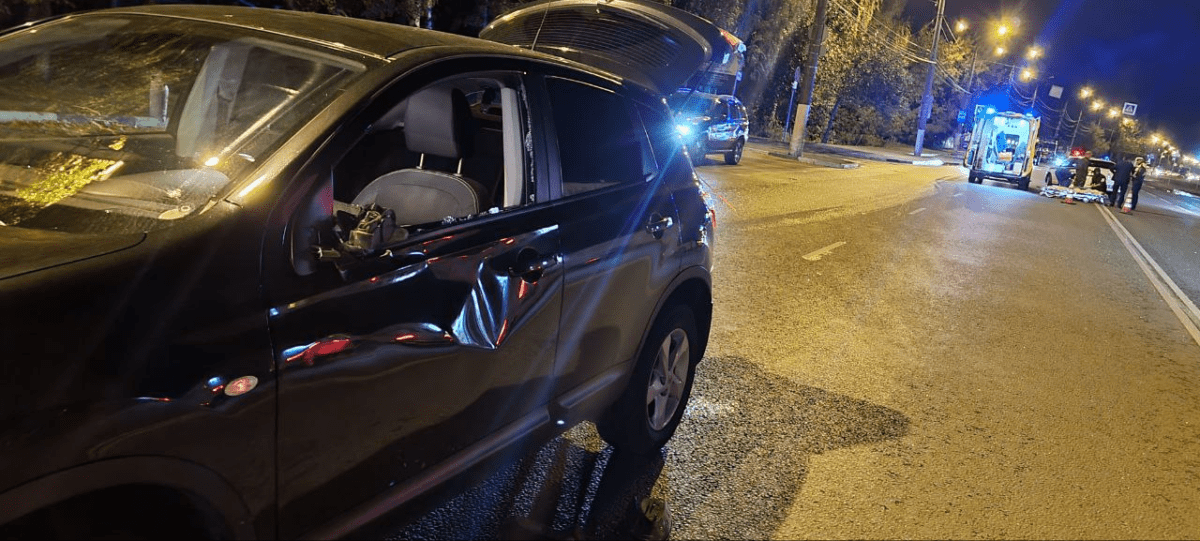 В Твери мужчина врезался в машину и попал в больницу