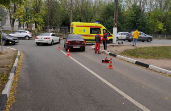 В Твери девушка попала в ДТП, перебегая дорогу В Твери девушка попала в ДТП, перебегая дорогу