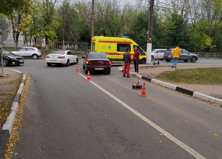 В Твери девушка попала в ДТП, перебегая дорогу