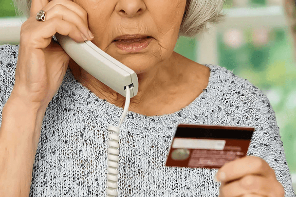 В Твери мошенники обманули пенсионерку на полмиллиона рублей