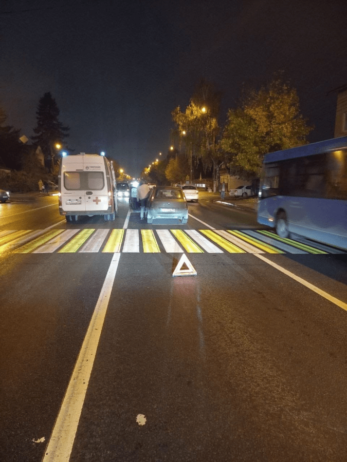 В Твери на пешеходном переходе сбили девушку
