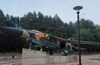 Новый сквер в Мигалово Твери украсил памятник самолету МиГ-23
