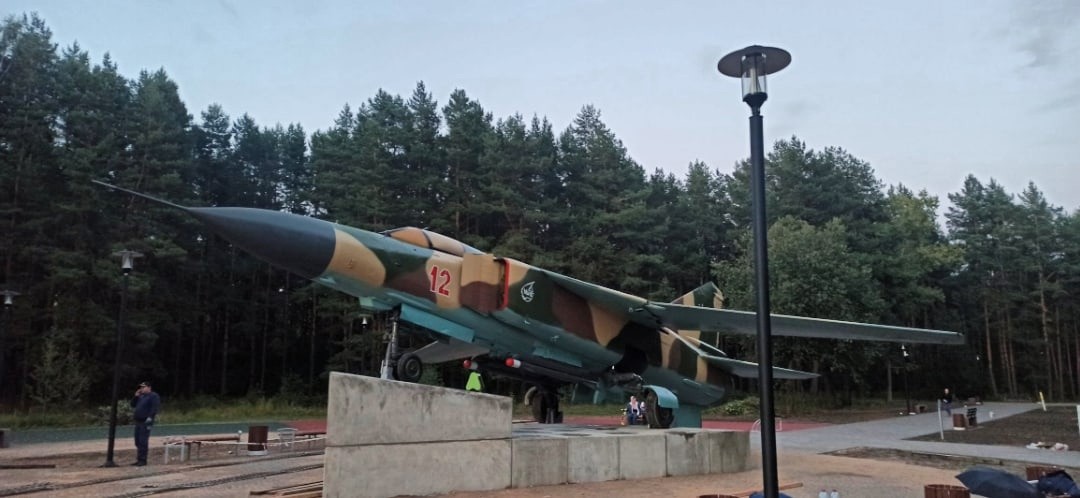 Новый сквер в Мигалово Твери украсил памятник самолету МиГ-23
