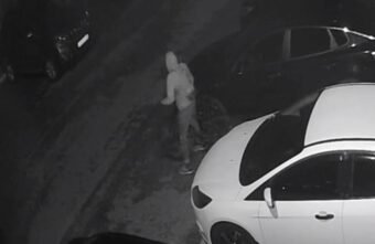 В Твери ищут парня, который прокалывает колеса автомобилей