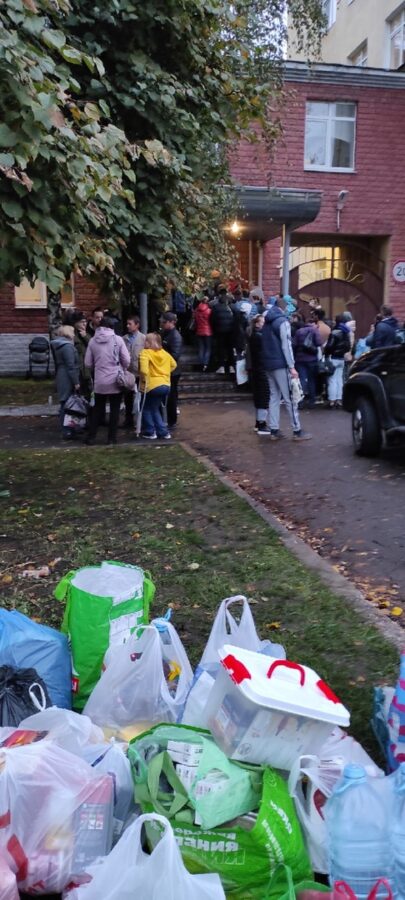 Жители Тверской области передали мобилизованным продукты и лекарства