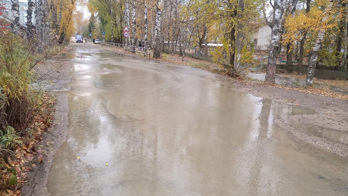 В Тверской области из-за серьезной аварии микрорайон остался без воды В Тверской области из-за серьезной аварии микрорайон остался без воды