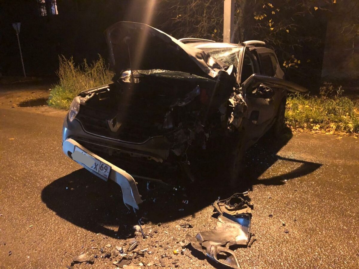 В Тверской области по вине водителя «Рено» в ДТП попал пассажирский автобус