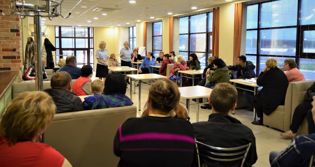 В Твери сотрудники миграционной службы обсудили с гражданами, прибывшими из ДНР, ЛНР и Харьковской области, вопросы их правового статуса