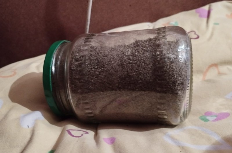 В Тверской области сотрудники полиции нашли в банках марихуану