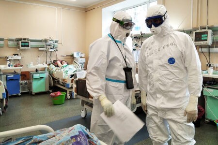 Эксперты заявили: коронавирус продолжает мутировать