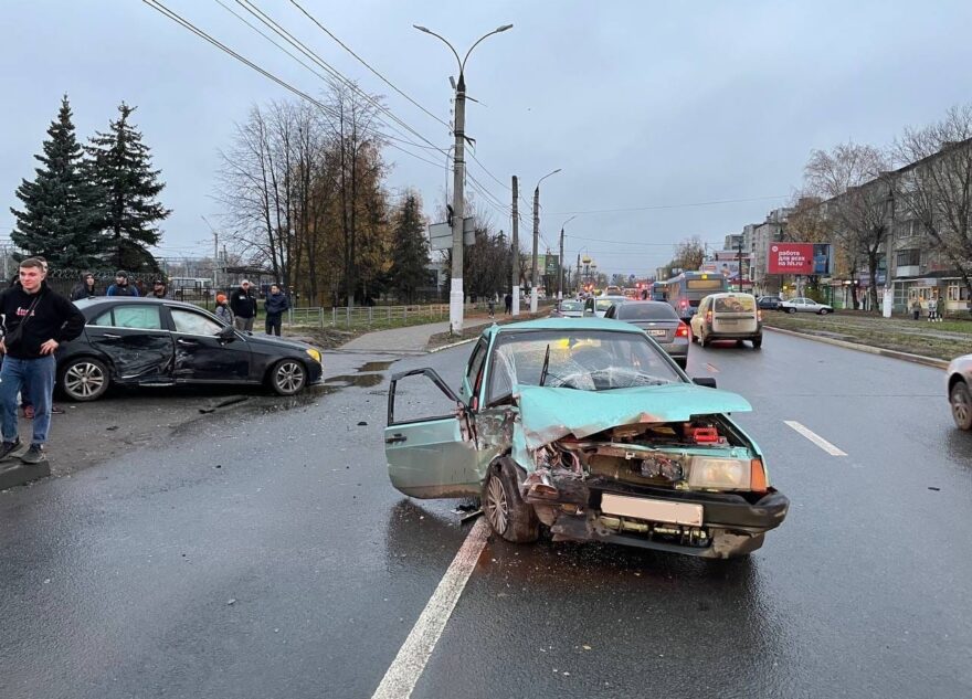 При ДТП в Твери пострадала 20-летняя девушка