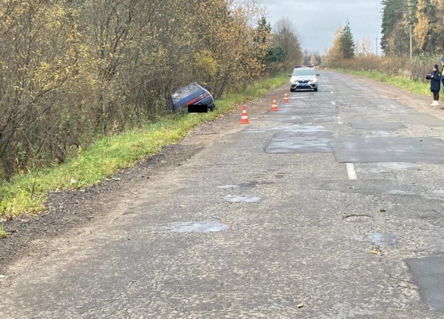Водитель ВАЗа скончался на месте ДТП в Тверской области