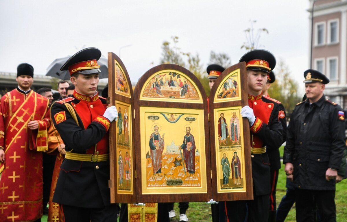 На территории Тверского суворовского училища заложили капсулу под строительство храма