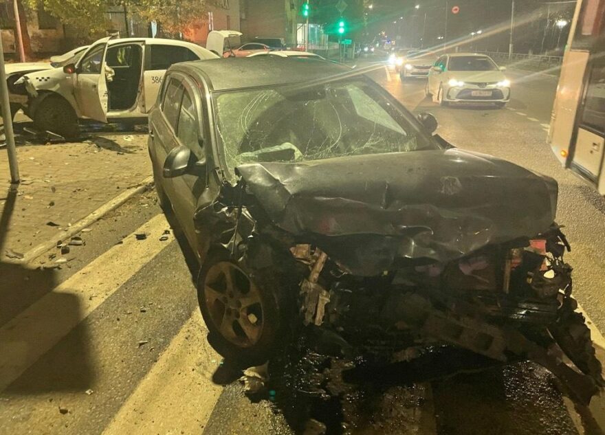 Пьяный водитель устроил в Твери ДТП с двумя пострадавшими