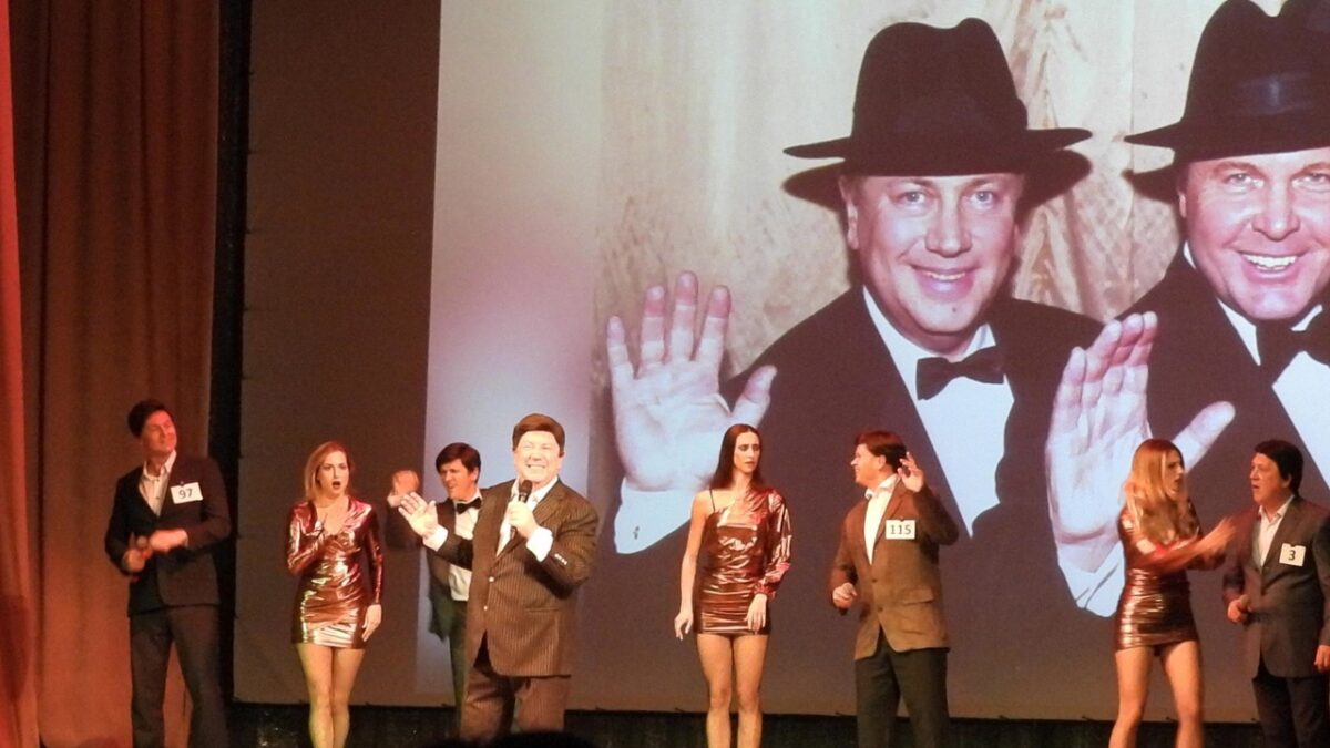 В Тверской области выступил известный пародист Владимир Винокур