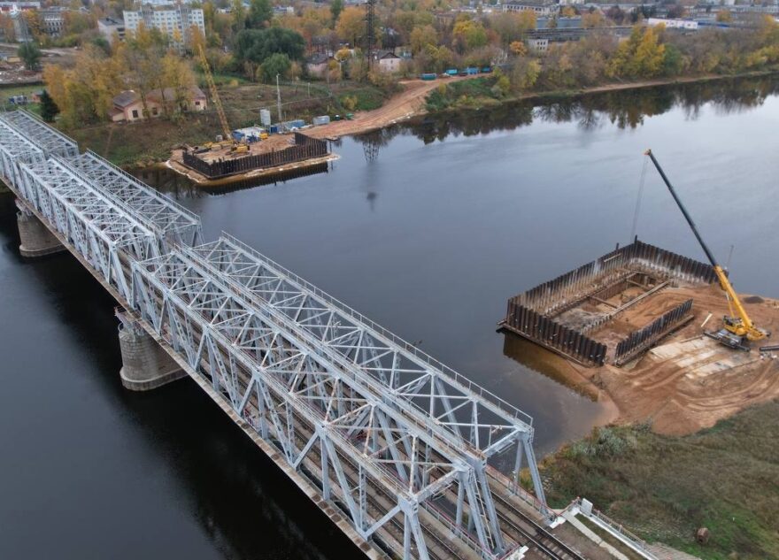 Игорь Руденя провел встречу с гендиректором ООО «ДСК» Сергеем Голубевым Игорь Руденя провел встречу с гендиректором ООО «ДСК» Сергеем Голубевым