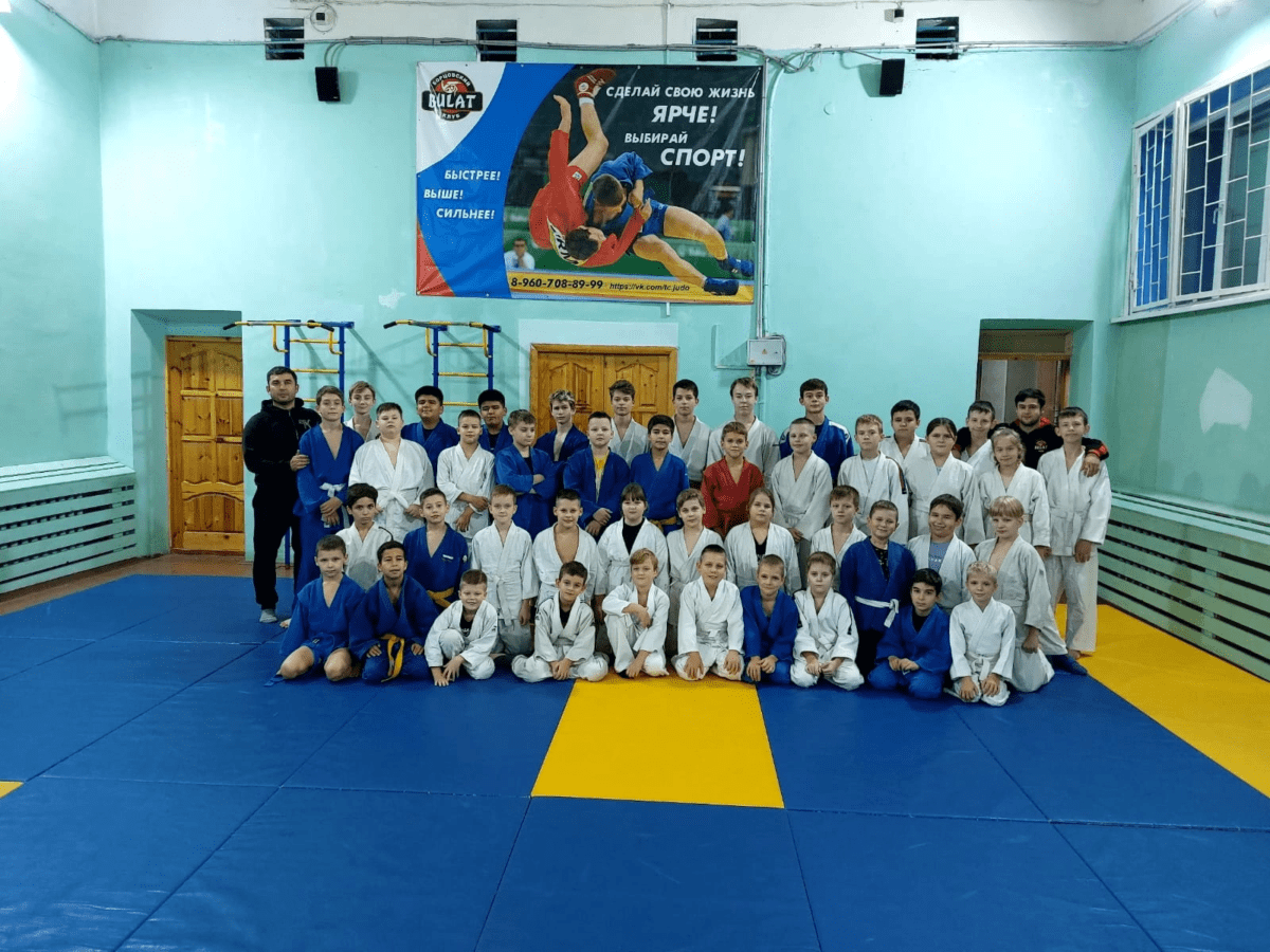 Директор интерната выгоняет тверских дзюдоистов из зала