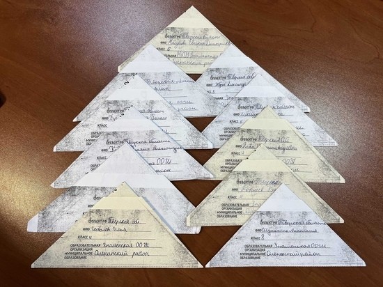 В Тверской области ученики знаменской школы написали письма солдатам, участвующим в СВО В Тверской области ученики знаменской школы написали письма солдатам, участвующим в СВО