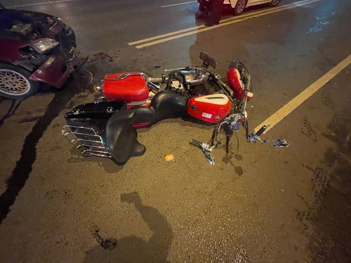 В ночном ДТП в Твери пострадал мотоциклист