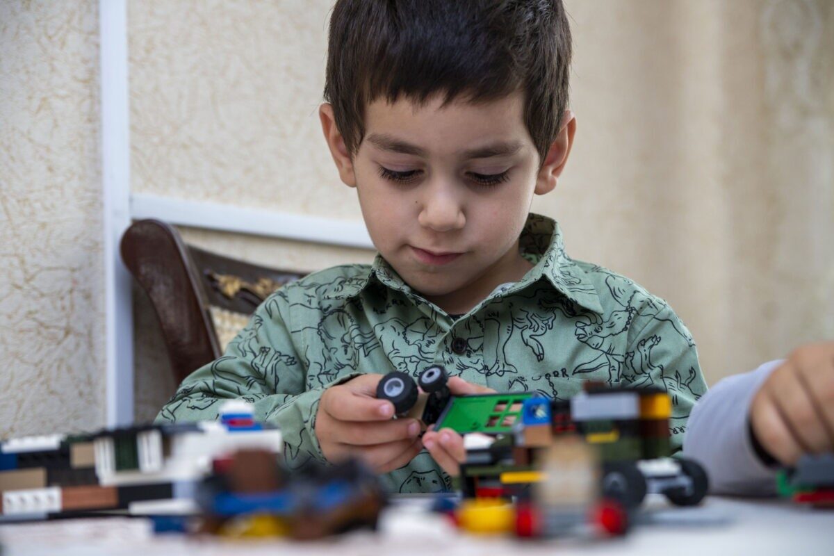 Семья из 12 человек, лишившаяся дома из-за пожара, просит помощи у жителей Тверской области