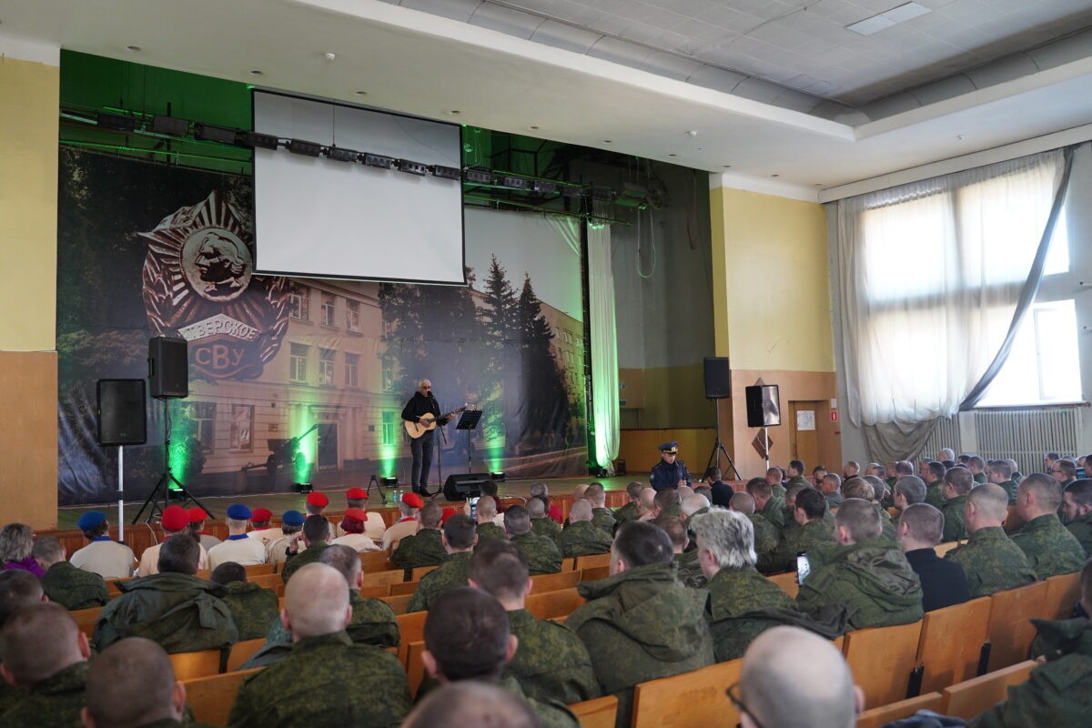 Перед мобилизованными в Твери выступил Александр Маршал