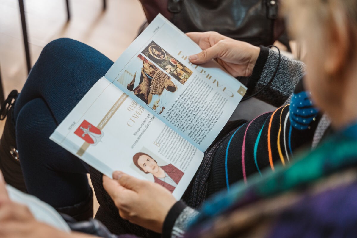 РИА Верхневолжье презентовало свою книгу, а редактор холдинга показал редкие экземпляры книжной коллекции на "Тверском переплете"